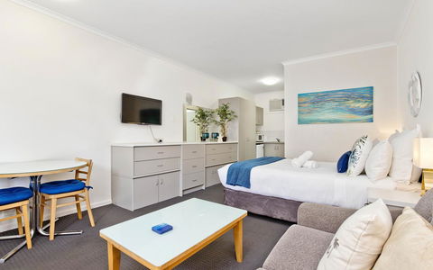 Glenelg Oasis Studios - Tourism Guide 1