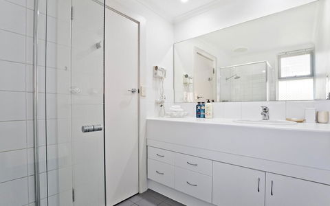 Glenelg Oasis Studios - Tourism Guide 12