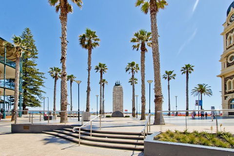 Glenelg Oasis Studios - Tourism Guide 5