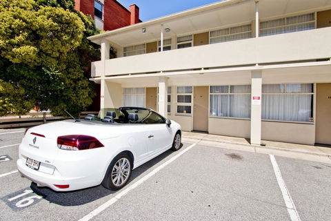 Glenelg Oasis Studios - Tourism Guide 17