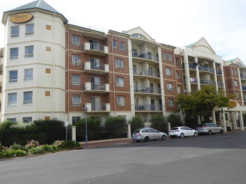 Adelaide City Apartment - 3br, 2bath & Carpark - Travel Search 0