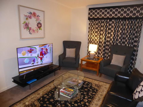 Adelaide City Apartment - 3br, 2bath & Carpark - Travel Search 2