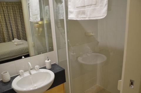Adelaide City Apartment - 3br, 2bath & Carpark - Travel Search 13