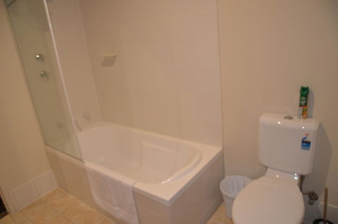 Adelaide City Apartment - 3br, 2bath & Carpark - Travel Search 16