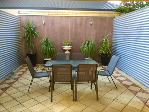 Superb Townhouse In North Adelaide - Tourism Guide 21
