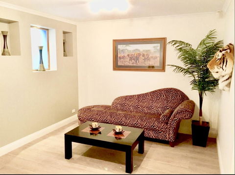 Superb Townhouse In North Adelaide - Tourism Guide 8