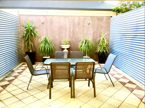 Superb Townhouse In North Adelaide - Tourism Guide 10