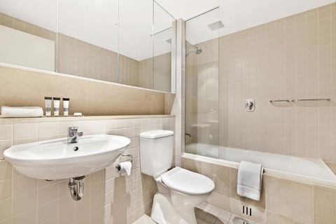 Glenelg Seaside Apartment - Tourism Guide 12