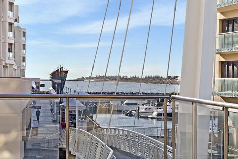 Glenelg Seaside Apartment - Tourism Guide 6