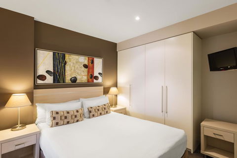 Glenelg Seaside Apartment - Tourism Guide 7