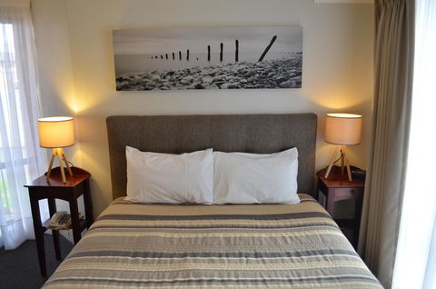 Arkana Motor Inn & Terrace Apartments - Tourism Guide 5