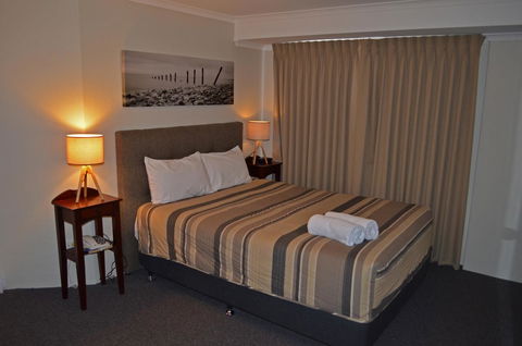 Arkana Motor Inn & Terrace Apartments - Tourism Guide 1
