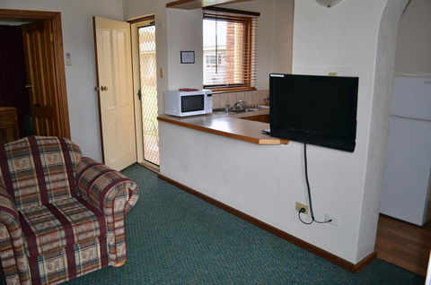Arkana Motor Inn & Terrace Apartments - Tourism Guide 35