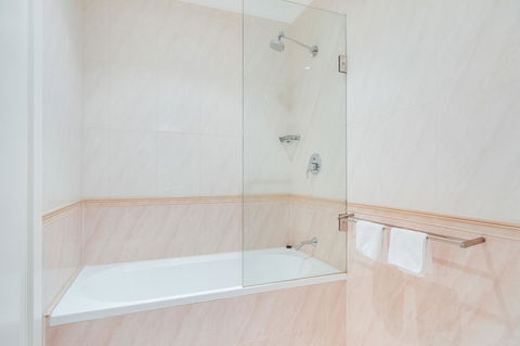 York Apartments On Grenfell - Travel Search 14
