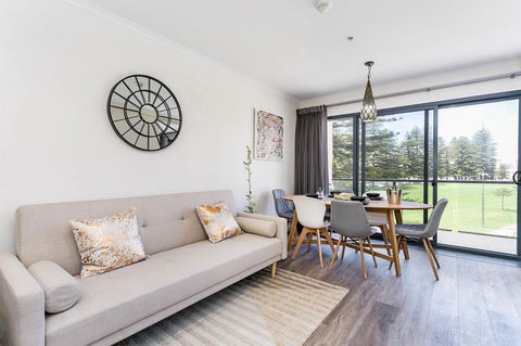 Heart Of Glenelg BnB - Travel Search 10