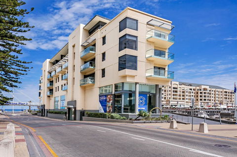 Heart Of Glenelg BnB - Travel Search 16