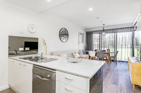 Heart Of Glenelg BnB - Travel Search 5