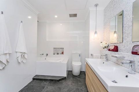 Heart Of Glenelg BnB - Travel Search 2