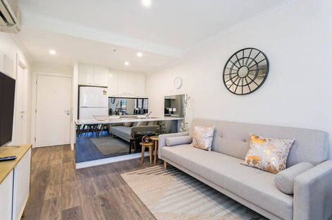 Heart Of Glenelg BnB - Travel Search 7