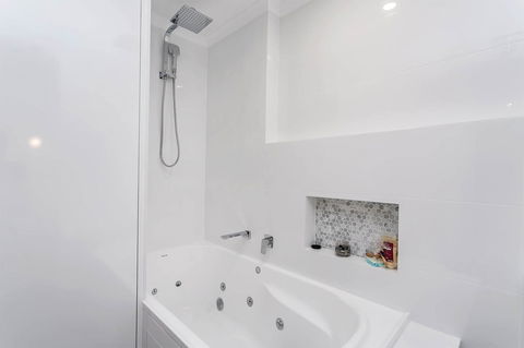 Heart Of Glenelg BnB - Travel Search 4