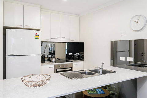 Heart Of Glenelg BnB - Travel Search 6