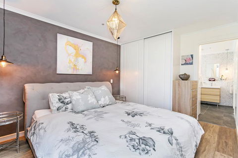 Heart Of Glenelg BnB - Travel Search 1