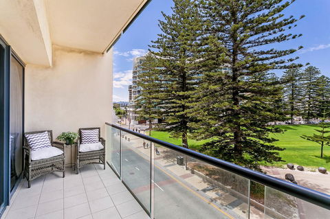 Heart Of Glenelg BnB - Travel Search 12