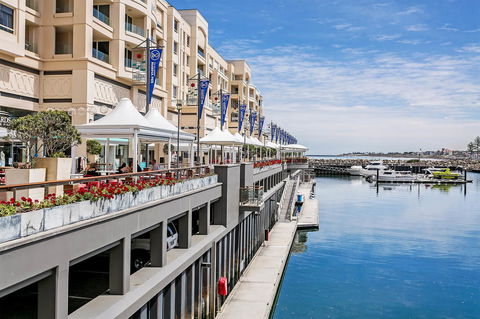 Heart Of Glenelg BnB - Travel Search 21