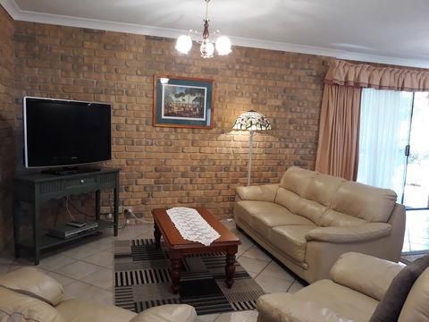 Acacia Apartments - Tourism Guide 8