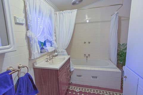 Tanunda Cottages - Travel Search 14