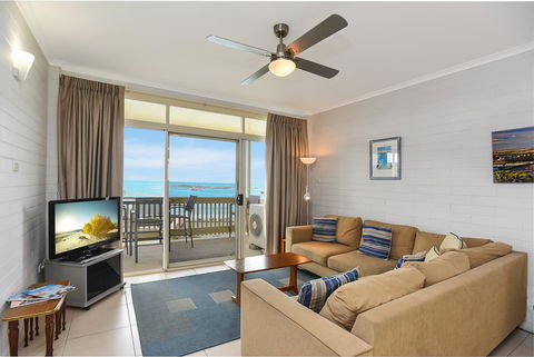 The Dolphins Beachfront Apartments - Travel Search 13