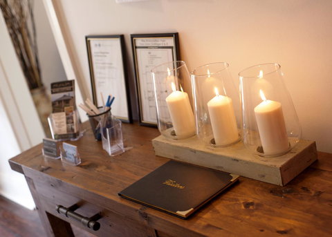 Two Cow Cottage Bed & Breakfast - Travel Agents 34