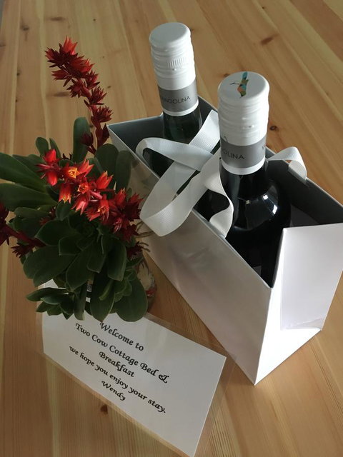 Two Cow Cottage Bed & Breakfast - Travel Agents 10