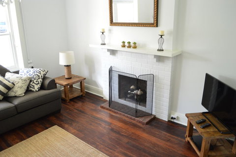 Two Cow Cottage Bed & Breakfast - Travel Agents 13