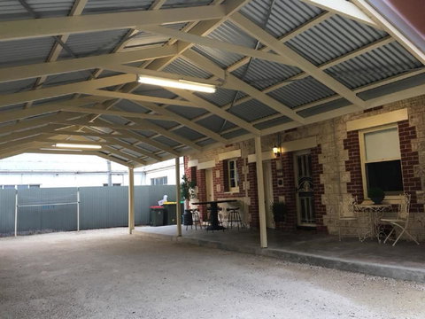 Two Cow Cottage Bed & Breakfast - Travel Agents 7