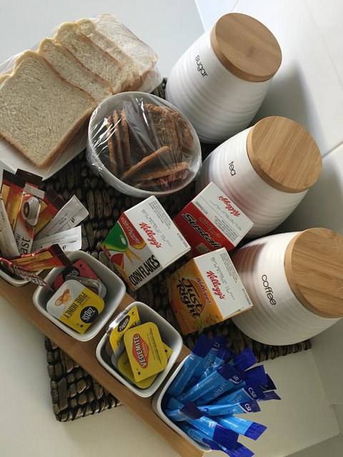 Two Cow Cottage Bed & Breakfast - Travel Agents 9