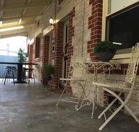 Two Cow Cottage Bed  Breakfast - Cruises Travel