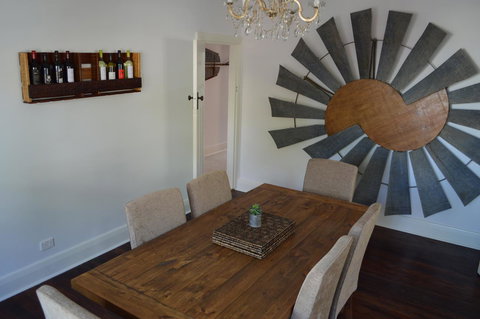 Two Cow Cottage Bed & Breakfast - Travel Agents 25