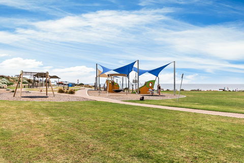 Maslin Beach Getaway - Travel Agents 18