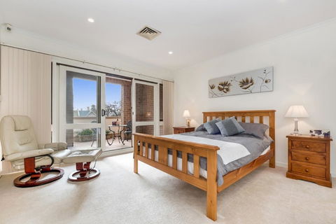 Adelaide Style Accommodation-Close To City-North Adelaide-3 Bdrm- FREE Parking - Tourism Guide 14