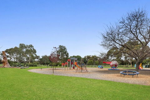 Adelaide Style Accommodation-Close To City-North Adelaide-3 Bdrm- FREE Parking - Tourism Guide 33
