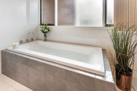 Adelaide Style Accommodation-Close To City-North Adelaide-3 Bdrm- FREE Parking - Tourism Guide 2