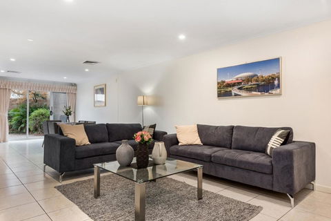 Adelaide Style Accommodation-Close To City-North Adelaide-3 Bdrm- FREE Parking - Tourism Guide 0