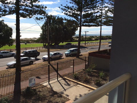 Adelaide - Semaphore Beach Front - Tourism Guide 27