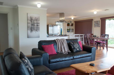 Admirals Inn - Travel Search 21