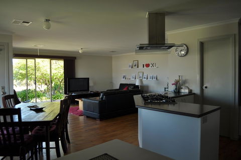 Admirals Inn - Travel Search 9