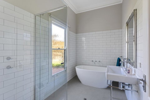 Grandview Accommodation - The Elm Tree Apartments - Tourism Guide 19