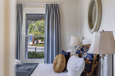 Grandview Accommodation - The Elm Tree Apartments - Tourism Guide 11