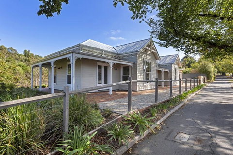 Grandview Accommodation - The Elm Tree Apartments - Tourism Guide 29