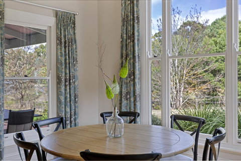 Grandview Accommodation - The Elm Tree Apartments - Tourism Guide 8